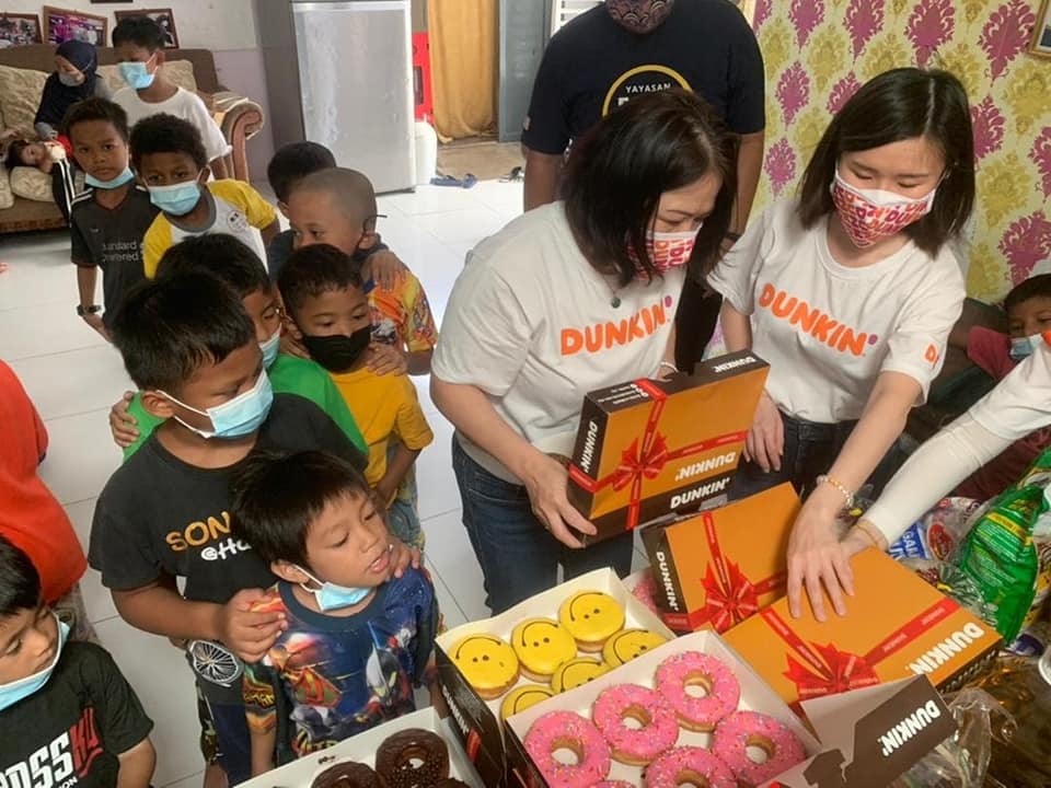 Read more about the article Food Bank Hotmeals with Dunkin’ | Dunkin Cares